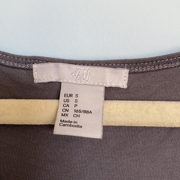 2/$25 H&M Gray Sleeveless Blouse - Small - Picture 3 of 5